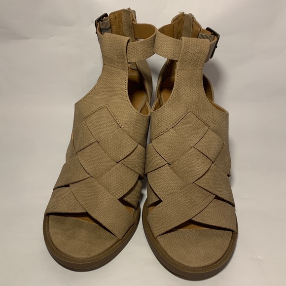 Universal Threat Wedged Bootie - Picture 8 of 10